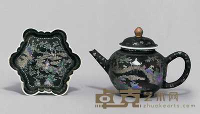 18世纪 瓷胎镶螺钿黑漆盖壶连座 宽13.3cm